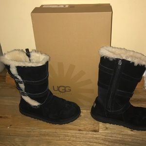 Black bailey button UGG
